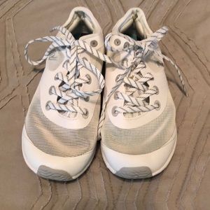 Varsity Ascend cheer shoes size 7. Like new!